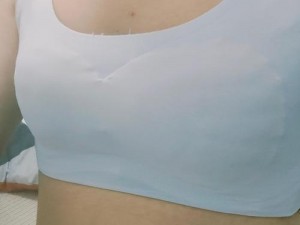 我没戴乳罩被同桌c了一节课知乎、我没戴乳罩被同桌 C 了一节课，知乎：这正常吗？