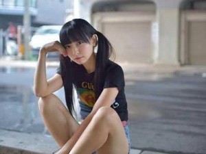 李丽莎被摄影师扒开腿图片私密写真，高清画质，无码呈现