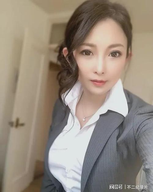 玩 50 岁四川熟女 A 片，体验真实夫妻生活，感受性爱的美妙